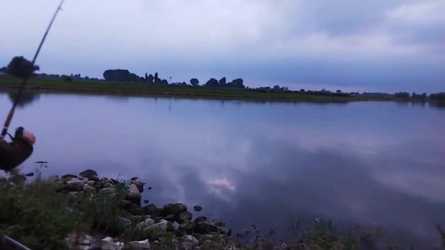 ПОЙМАЛ 70 КГ. ЛЕЩА ЗА НОЧЬ/ РЫБАЛКА В ГОЛЛАНДИИ смотреть онлайн
