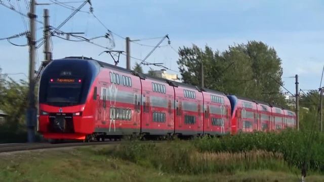 Сдвоенные двухэтажные электропоезда ЭШ2-010 + ЭШ2-002 "Аэрокэспресс" смотреть онлайн