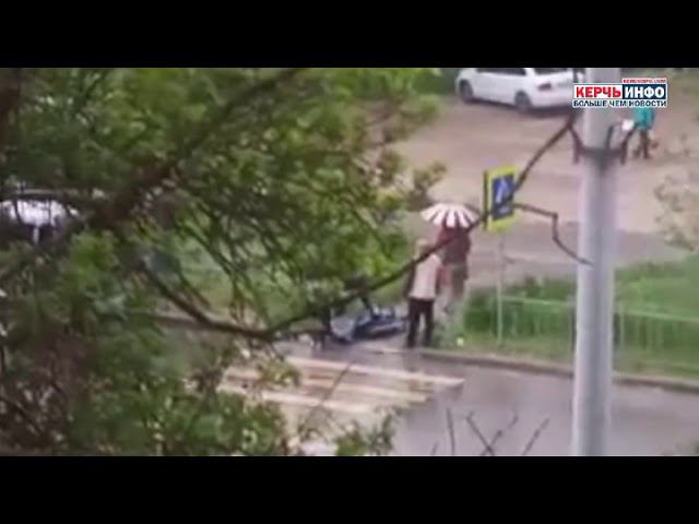 В Керчи мужчина умер перед пешеходным переходом смотреть онлайн