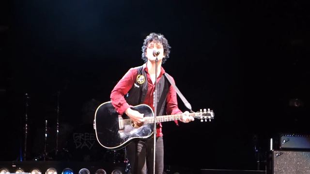 Green Day - 21 Guns (Acoustic) – Live in Oakland смотреть онлайн