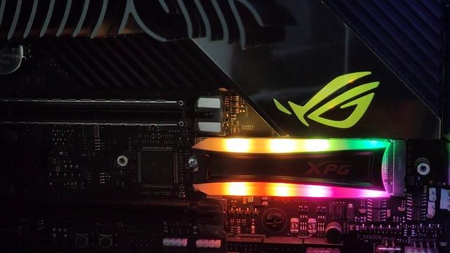 Видео демонстрирующее работу подсветки накопителя A Data XPG Spectrix S40G RGB смотреть онлайн