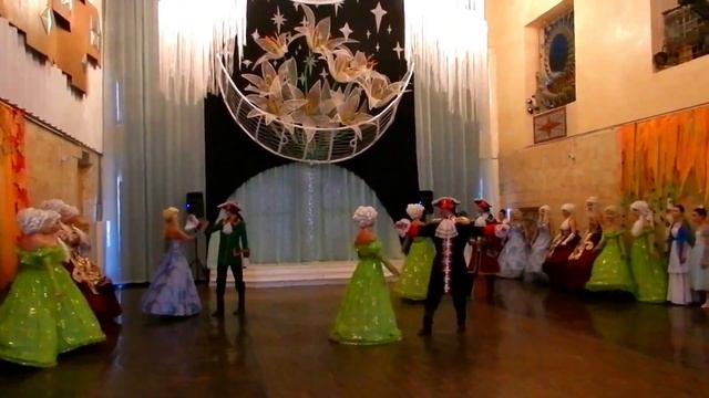 Сказочный Бал - Петр l, красавицы фрейлины танцуют менуэт смотреть онлайн