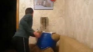 Разбил чашку