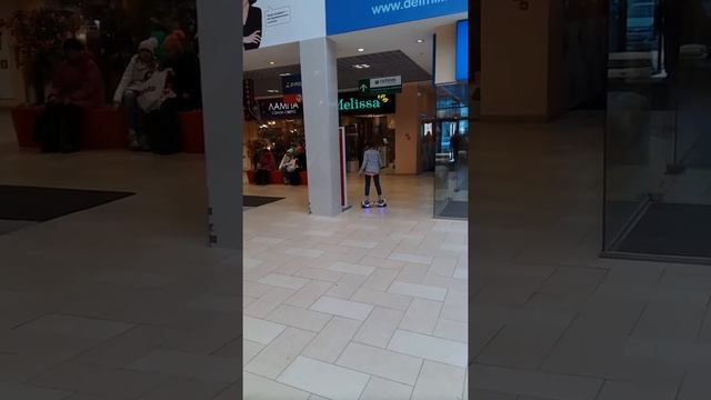 Первый раз встала на гироскутер смотреть онлайн