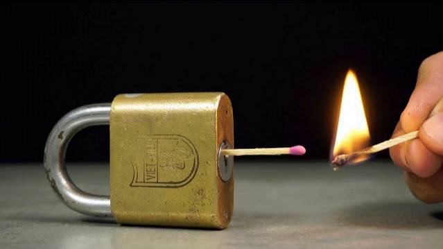 HOW TO OPEN A LOCK WITH MATCHES