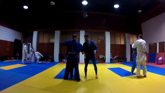 Взрослые учат азы Judo. Тренировки по Дзюдо. Дзюдо с ноля.  柔道のトレーニング。一から柔道。Judo Training