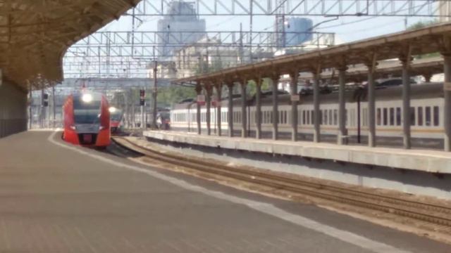 Эп20 009 уезжает с киевского вокзала Прибытие ласточки Эс2г 104 Комфорт и Эп2д 0007 /// 3 Июля 2022 смотреть онлайн