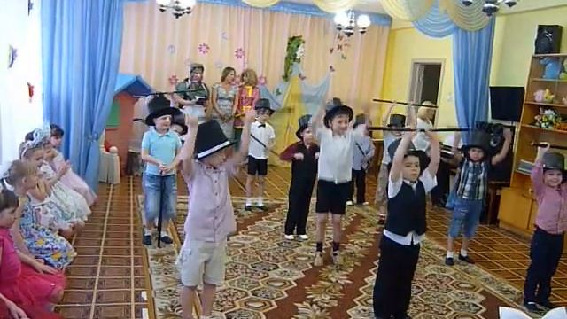 УТРЕННИК В ДЕТСКОМ САДУ! Зажигательный танец мальчиков. смотреть онлайн