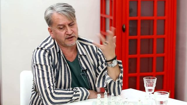 Вася Сикачинский о метаморфозах возраста ликвидации двойного подбородка и зависти к самому себе