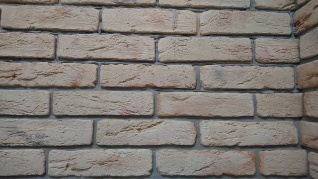 Искусственный декоративный камень для внутренней отделки с расшивкой швов. смотреть онлайн