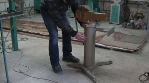 Тиски, которые всегда под рукой. Проще и удобнее некуда. Оборудование мастерской.