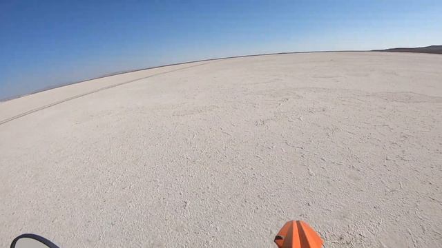 Озеро Туз на KTM 690 Enduro, Husqvarna 701 // Riding lake Tuz on KTM 690 Enduro and Husqvarna 701 смотреть онлайн