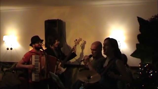 Balkan zoo feat. Витя - Южно-американская полька @ Fiesta смотреть онлайн