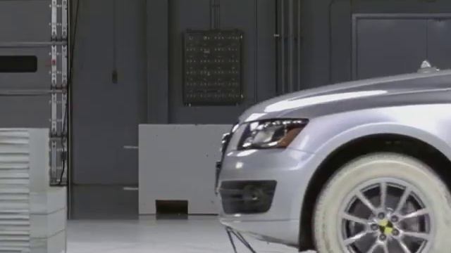 2009 Audi Q5 moderate overlap IIHS crash test смотреть онлайн