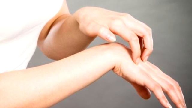 К чему чешется запястье - Примета про запястье. смотреть онлайн