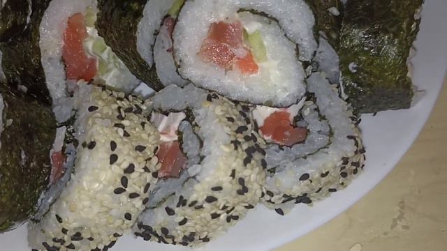 ОБИРАЮ ПЛИТКУ ДЛЯ ПРАЛЬНІ ГОТУЮ СУШІ 🍣 ПЕЧУ СОСИСКИ В ТІСТІ 🌭 КУПИЛА ДЛЯ ДІТЕЙ ВЗУТТЯ 👟👟 смотреть онлайн