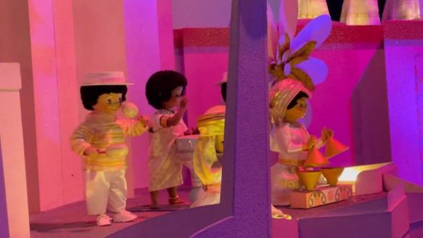 “it’s a small world” Extended Finale dolls footage Disneyland