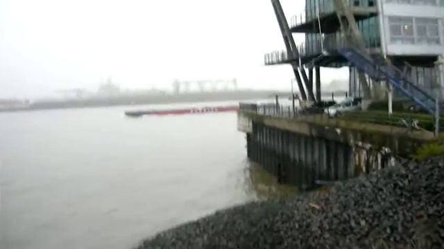 Гамбург вид на Эльбу в районе Альтона Оперный Театр и рыбный Ресторан Германия Hamburg Altona Elbe смотреть онлайн