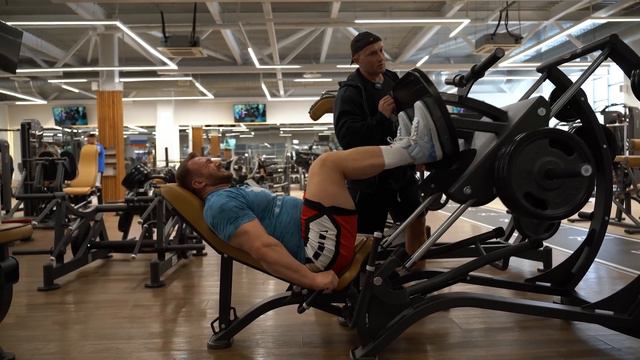 Новый тренер. Набор массы. Тренировка ног. Подготовка к PRO-турниру. смотреть онлайн