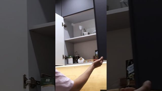 КАК УСТРОЕН УГЛОВОЙ ШКАФ В ВЕРХНЕЙ БАЗЕ #shortvideo #кухня #мебель смотреть онлайн