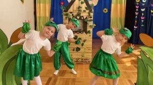 Танец лягушек в детском саду. Средняя группа