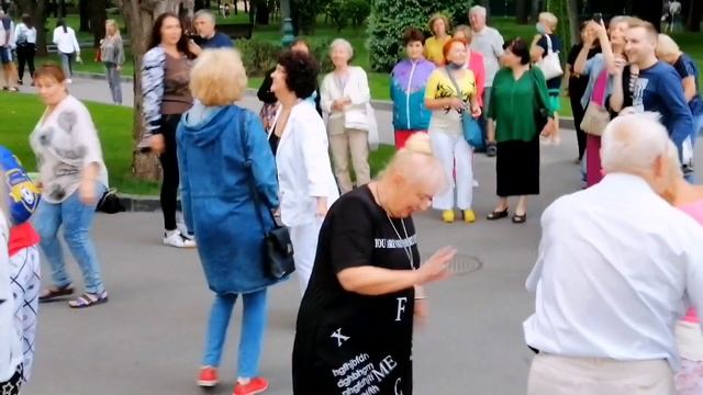 Я готов целовать песок Танцы в саду Шевченко Август 2020 Харьков смотреть онлайн