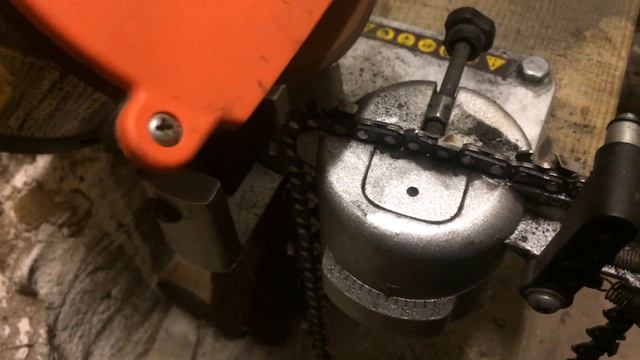 Заточка зуба глубины реза на станке для заточки цепей бензопилы! смотреть онлайн