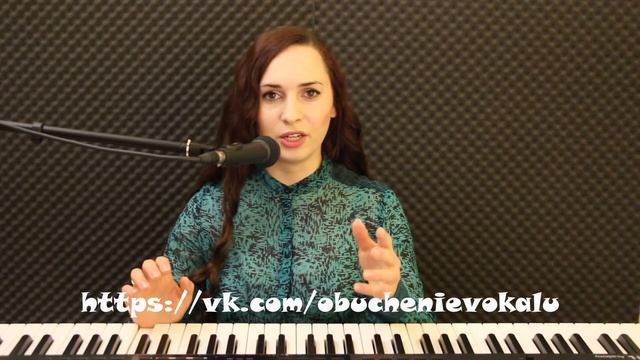 Ищем золотую середину по уровню громкости и выдоха. Урок для начинающих певцов "Дыхание/Смыкание" D смотреть онлайн