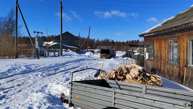 Доставка стройматериалов через ледовую переправу в деревню. Застряли в наледи на снегоходах. смотреть онлайн