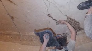 4. Укрепление саморезами старой известковой штукатурки на потолке с дранкой. (не)ПОЛНАЯ реставрация