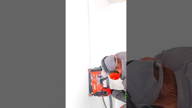 Штробы под электрику в бетоне с пылесосом без пыли, без воды. Сухое пылеудаление, соседей не затопи