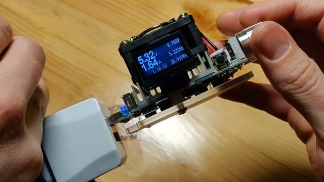 PZOZ годная зарядка на 2 порта. Распаковка и тест. смотреть онлайн