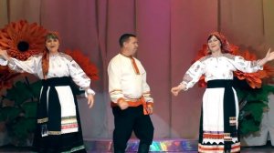 "Ой при лужку, при лужке..."