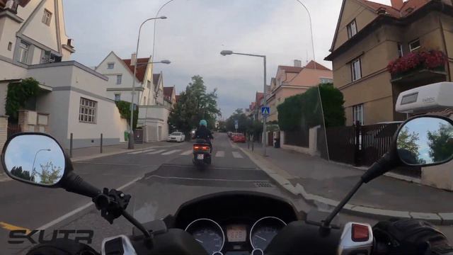 Test: Piaggio MP3 400. Technologiemi prošpikovaný byznysmen смотреть онлайн