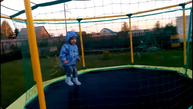 Рок-прыжки на батуте! смотреть онлайн