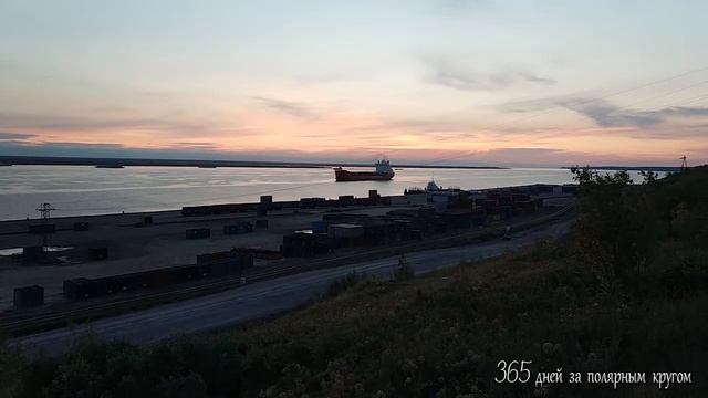 Морское судно в порт