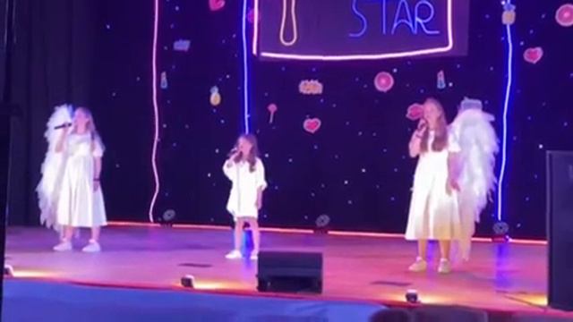 Обійми мене - Океан Ельзи cover by Roxy 8 year old and " Cors Besson" 13 year old смотреть онлайн