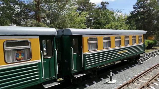 Тепловоз ТУ7А-3359 с пассажирским поездом "Южноуралец" на Малой Южно-Уральской ЖД (г.Челябинск) смотреть онлайн