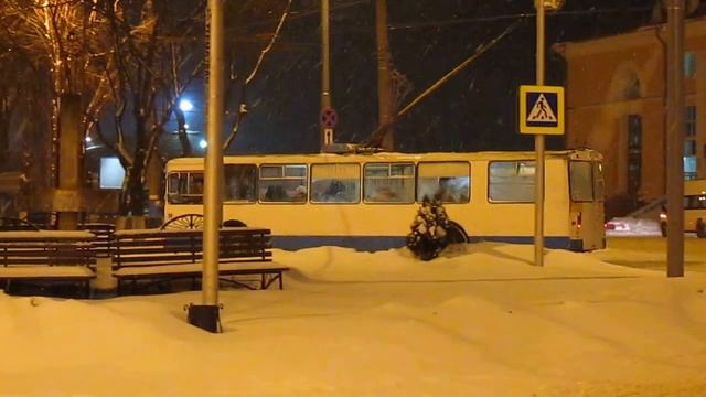 ЗиУ-682 на ЖД вокзале Брянск-I-Орловский смотреть онлайн