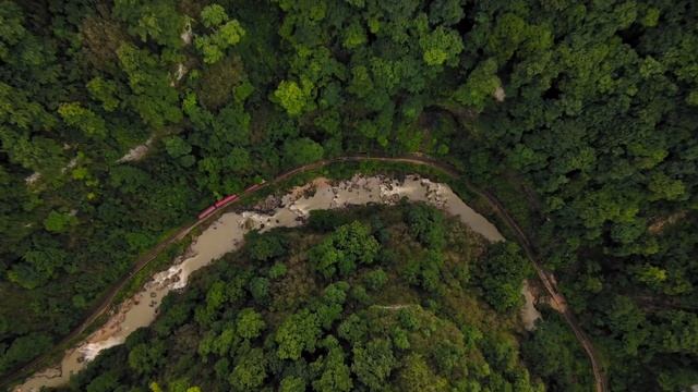 Дом для отдыха в горах. Посёлок Гуамка смотреть онлайн