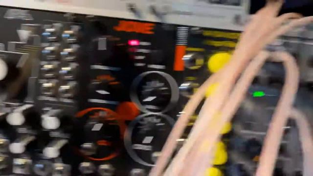 Calibrating / tuning a Behringer 112 VCO / Roland System 100m clone смотреть онлайн