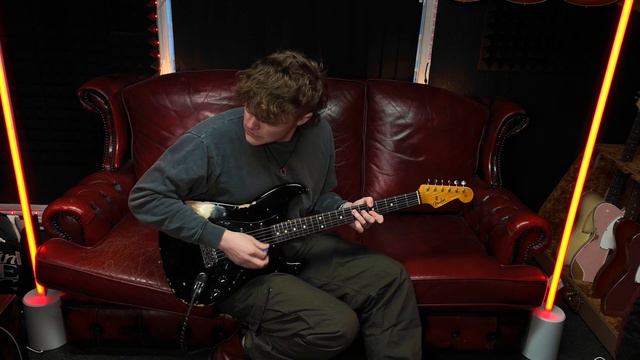 FENDER USA Custom Shop 1961 Heavy Relic Stratocaster "Black + Rosewood" (2022) смотреть онлайн