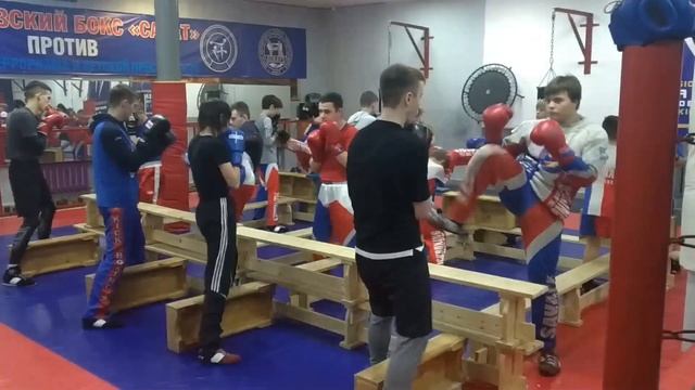 Специализированная подготовка боксёров-саватье (кикбоксёров) для сохранения универсальной дистанции смотреть онлайн