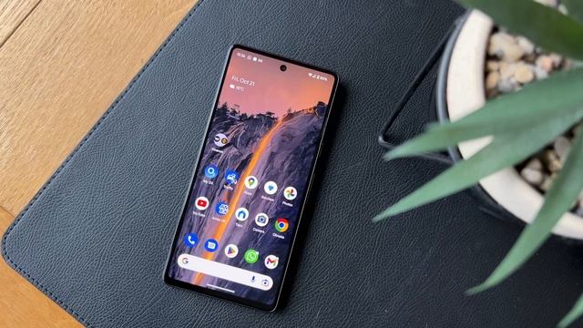 Trading On Google Pixel 7 | Surprisingly Good! | Full Review | Tradingview, Android 13 and More смотреть онлайн