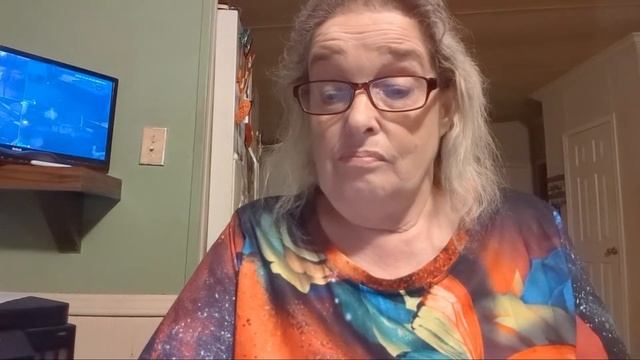 Saying Hey And Playing 80'S Trivia смотреть онлайн
