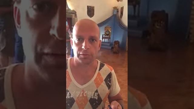 В гостях у Gala Dali. Какой интерьер в её дворце. Что такое треугольник Сальвадора Дали смотреть онлайн