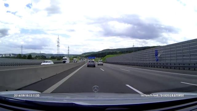 E430 4Matic almost crash 200km/h смотреть онлайн