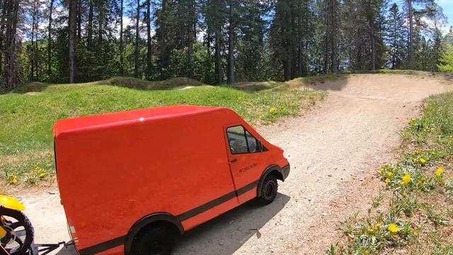 Rc dirt bike SUZUKI RM on TRACK,jumping,rc scale truck MERCEDES-BENZ adventure. смотреть онлайн