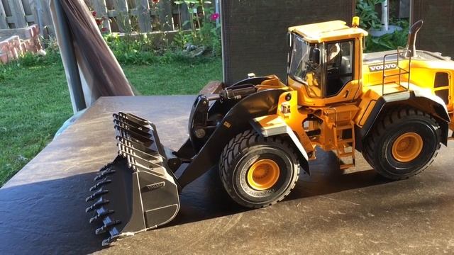 THS Seipt - Volvo L250G Radlader - Modellvorstellung ### RC wheel loader close impressions смотреть онлайн