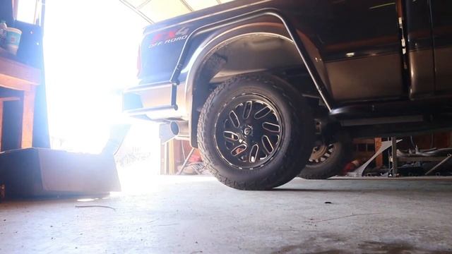 Ford F250 built for offroad adventure. custom bumpers and rock sliders смотреть онлайн